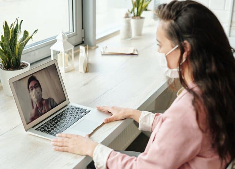 Why online therapy is essential for modern travelers