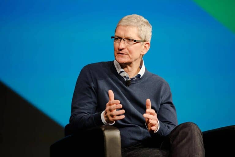Apple CEO Tim Cook expected to meet trump at Mar-a-Lago