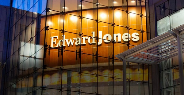 Financial Advisor Jonathan Mintle of Edward Jones Earns CERTIFIED FINANCIAL PLANNER™