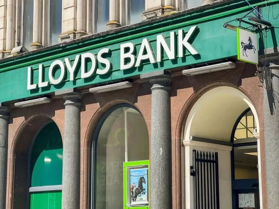 Lloyds Bank to Close Liverpool Office, Affecting 500 Jobs