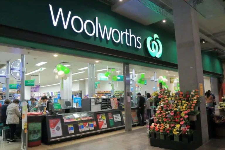 I n a surprising turn of events, Woolworths has been dethroned as Australia's most valuable brand, marking the end of its nearly two-decade-long reign.