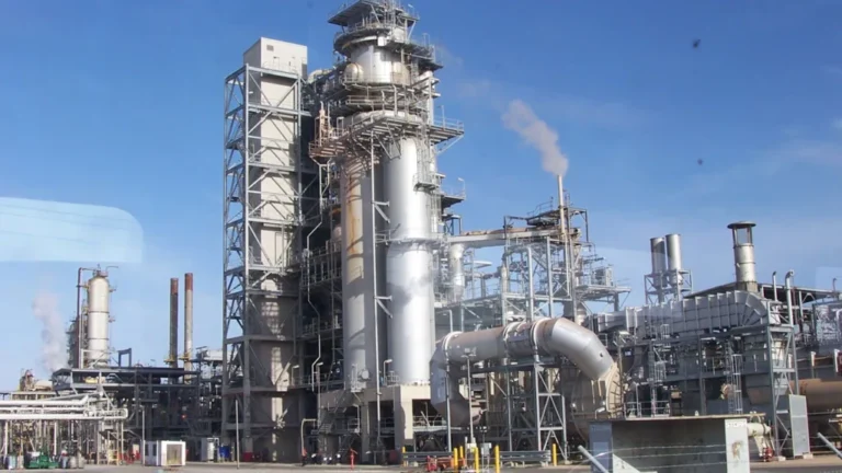 Dangote Refinery Aims for Full Production Within a Month