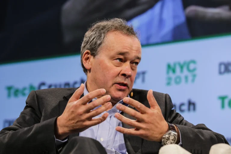 Lucid Motors CEO Resigns Amid Financial Struggles