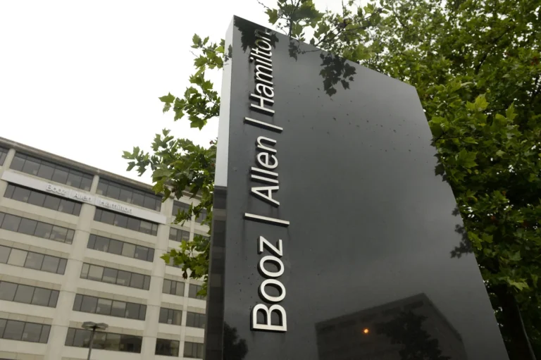 Wells Fargo Lowers Price Target for Booz Allen Hamilton