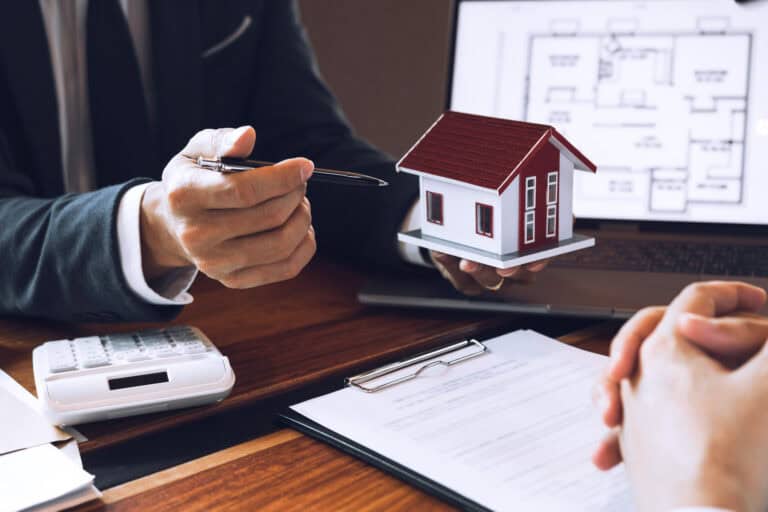 I n a significant move to address housing affordability and financial barriers for young Australians, the government has unveiled a plan to ease student debt burdens for prospective home buyers.