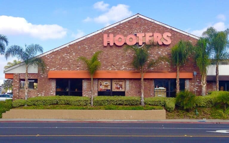 Hooters Prepares for Bankruptcy Amid Financial Struggles