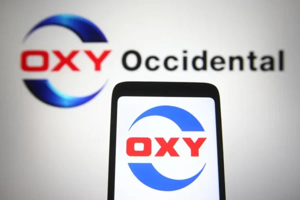 Occidental Petroleum Stock Plunges: Is This a Golden Buying Opportunity?