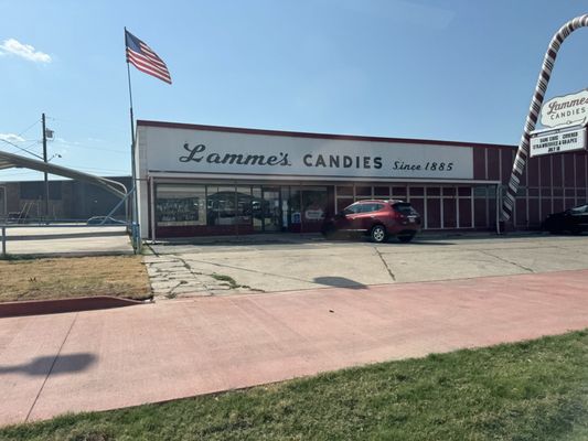 Historic U.S. Candy Maker Lammes Candies